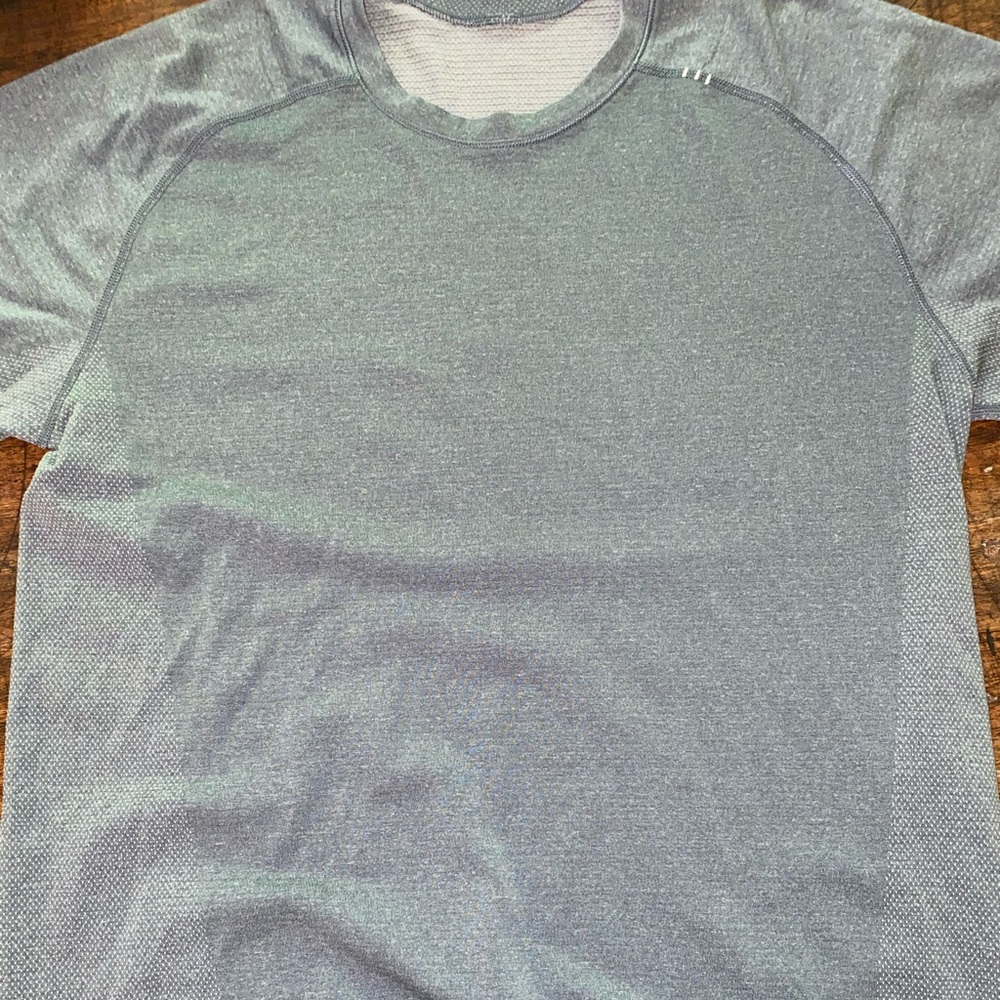 Men’s lululemon metal tech vent t-shirt